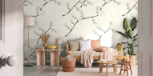 Papier peint Chinoiserie – Sauge dans un salon vu par la porte