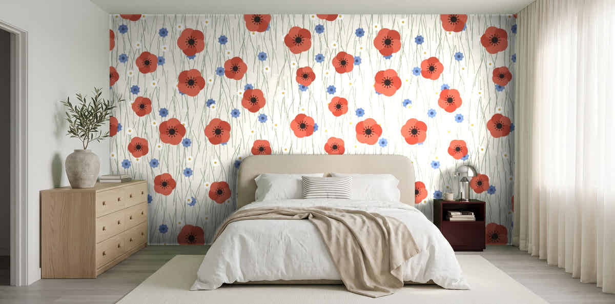 Papier peint Coquelicots des champs dans une chambre japandi