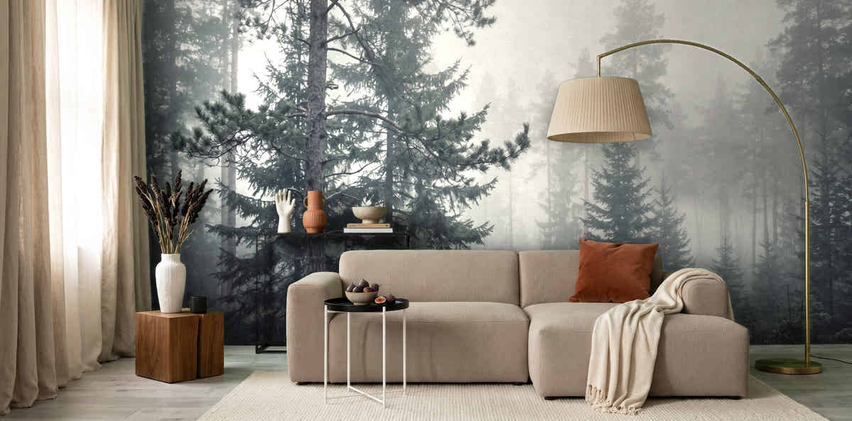 Papier peint Forêt de brume – Pins dans un salon avec lampadaire arc