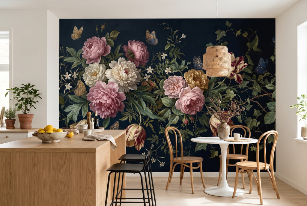 Papier peint Nocturne baroque – Bleu nuit dans une cuisine ouverte