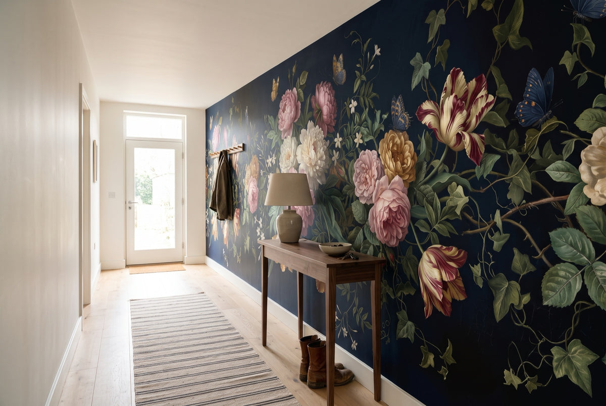 Papier peint Nocturne baroque – Bleu nuit dans un couloir d’entrée
