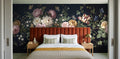 Papier peint Nocturne baroque – Bleu nuit dans une chambre avec tête de lit terracotta