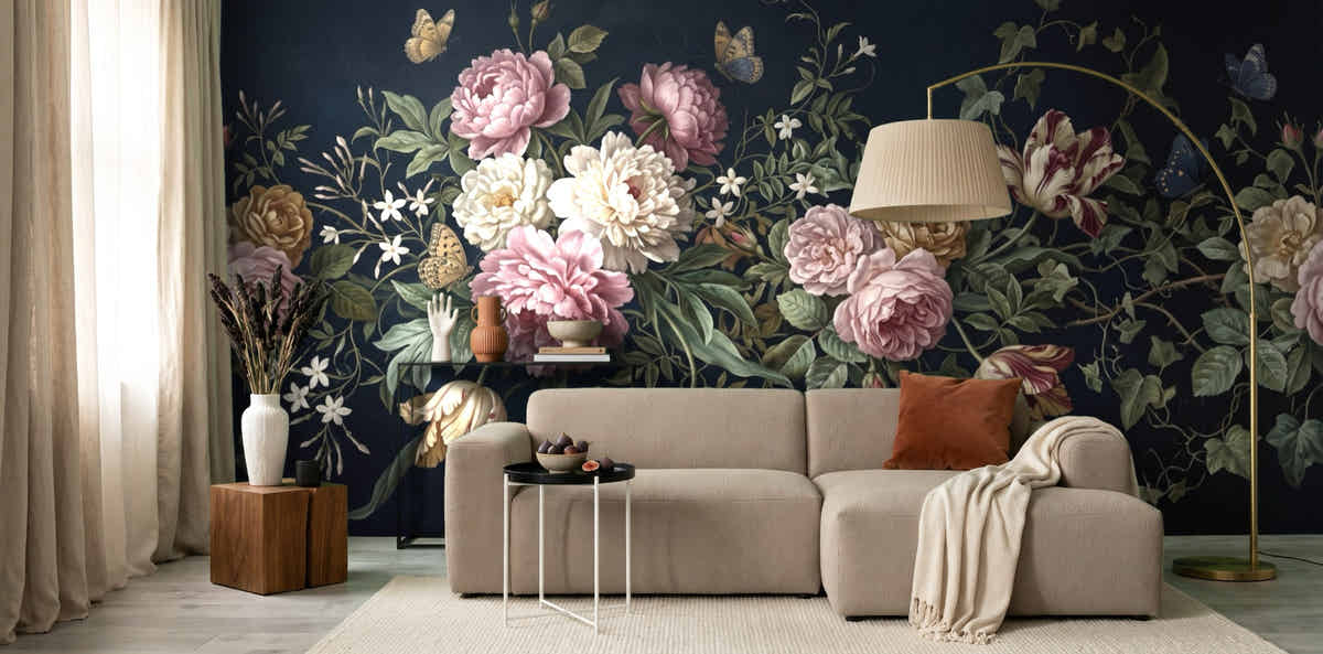 Papier peint Nocturne baroque – Bleu nuit dans un salon avec lampadaire arc