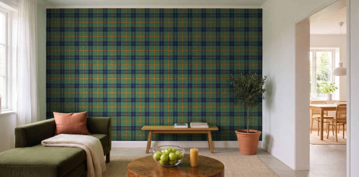 Papier peint Tartan héritage – Vert forêt dans un salon lumineux